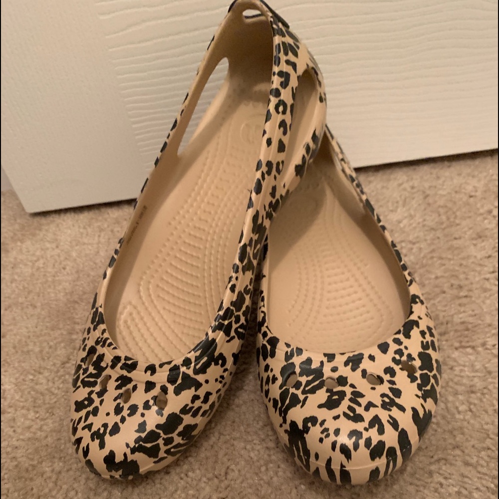 CRocs Kandee Flats . Size 8 good condition.